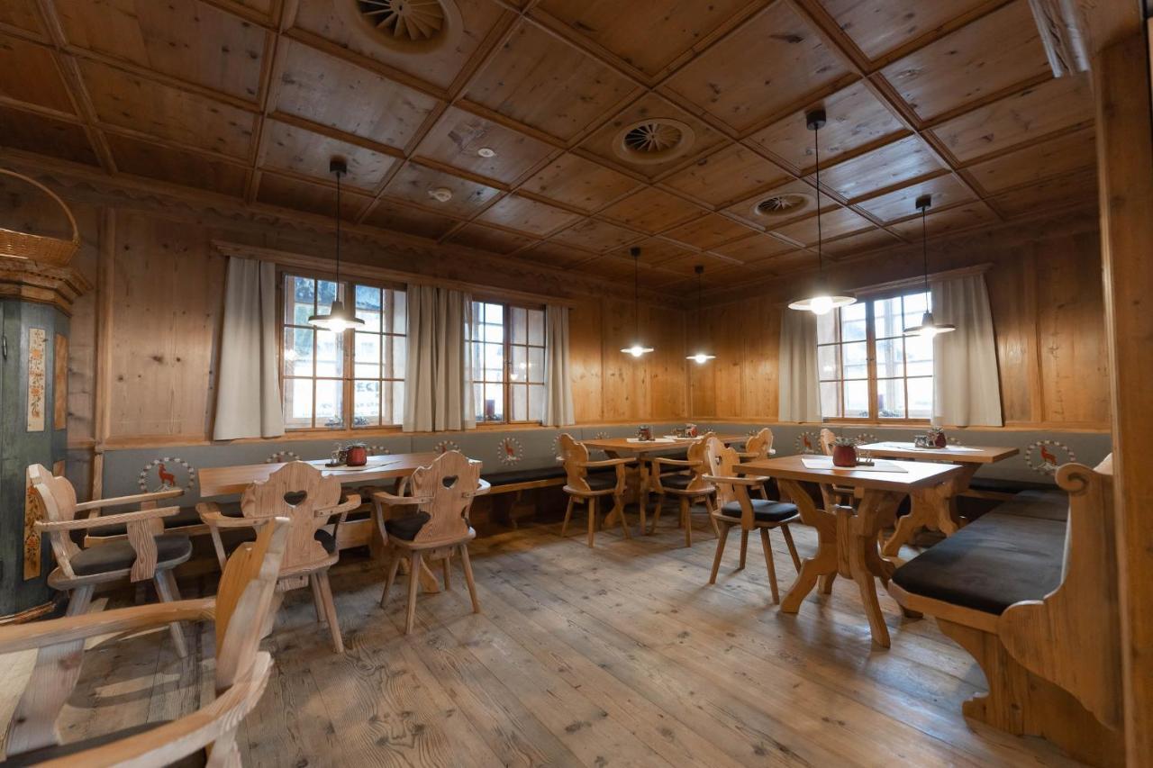 ホテル Kirchenwirt Woergl エクステリア 写真